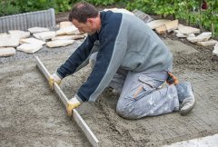 Выбираем место для постройки бассейна в загородном доме